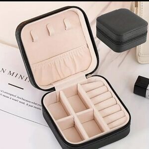 1pc Luxurious Travel Jewelry Box - Women's Accessories
